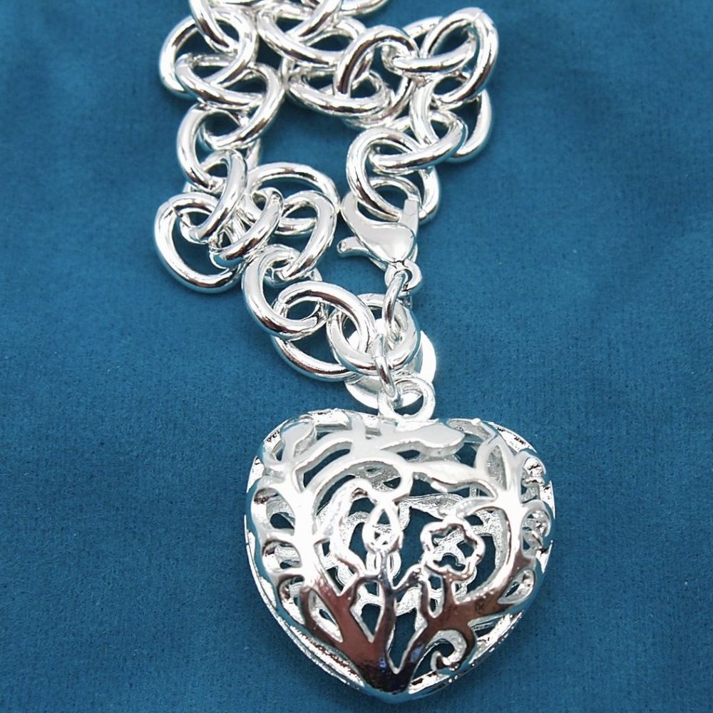 Beautiful Carved Heart Pendant Bracelet Stamped .925 Solid Sterling Silver - Picture 5 of 11